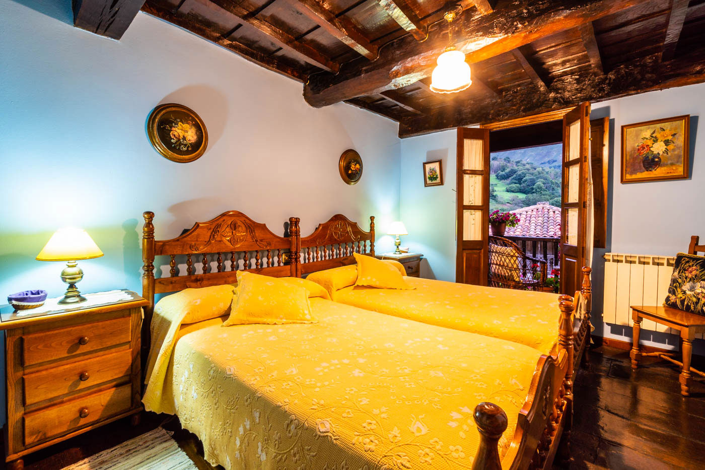 Twin bedded room with access to terrace